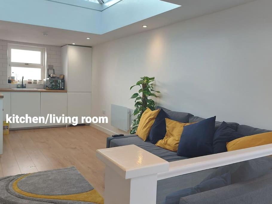 1 Bedroom Modern Duplex Southampton Exterior photo